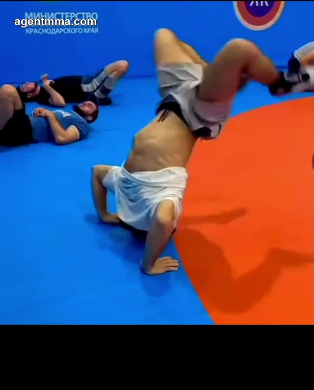 Arman Tsarukyan's extreme flexibility training goes viral ahead of UFC 311