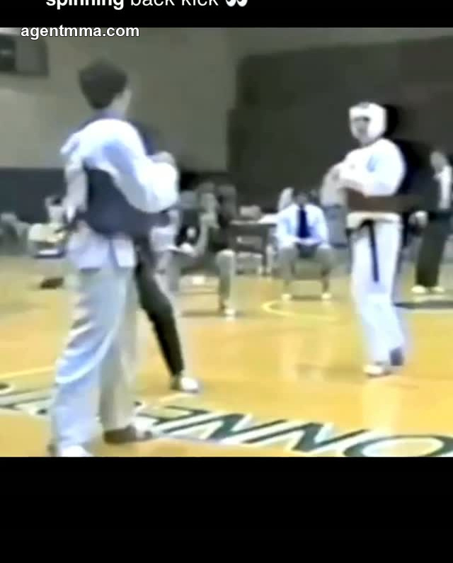 El nocaut con patada giratoria trasera del campeonato de la Copa de EE.UU. de 1987 de Joe Rogan resurge