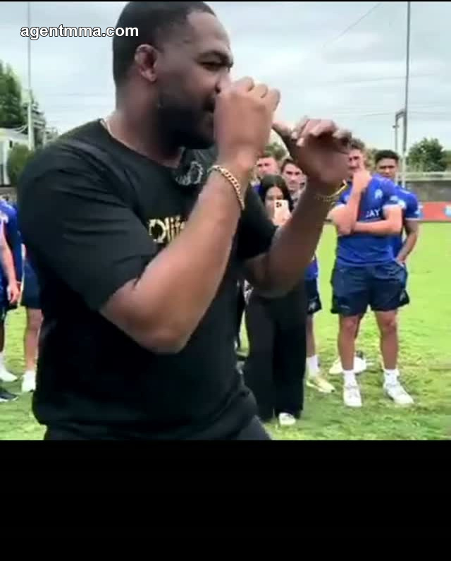 Jon Jones Teaches Signature Spinning Elbow During Australia Tour