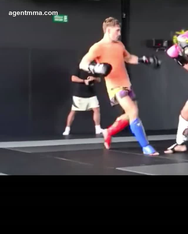 Volkanovski Aprimora o Striking com Campeão de Muay Thai Antes do Duelo com Evloev no UFC 333